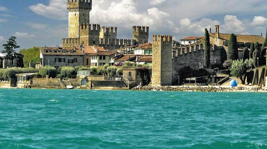 Perla Top Floor Apartment Sirmione Exterior photo