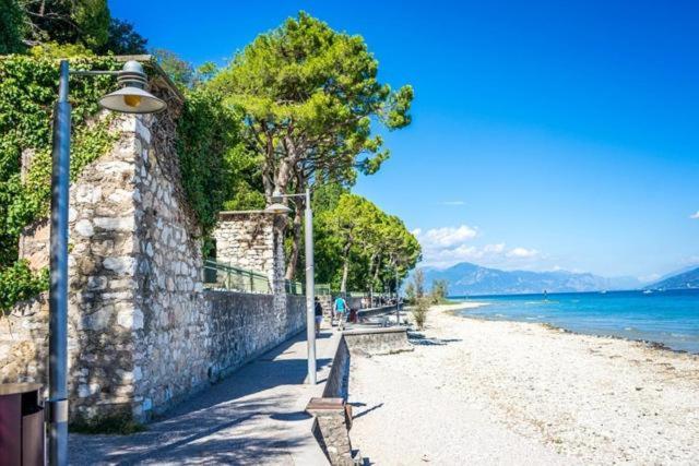 Perla Top Floor Apartment Sirmione Exterior photo